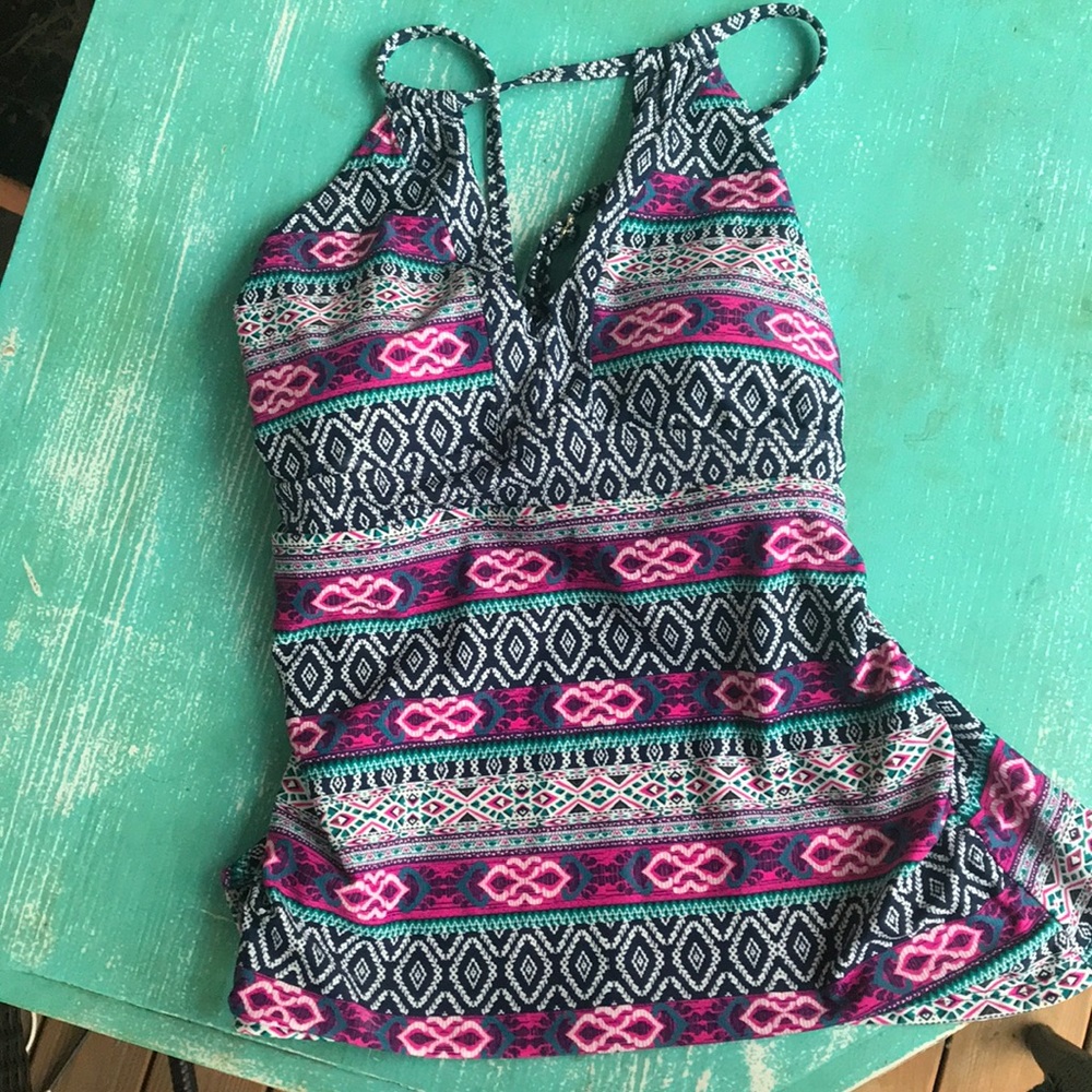 Swim top, keyhole front